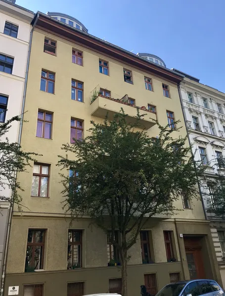 Schöne Wohnung in begehrter Kiezlage im Vorderhaus- bitte bewerben — photo 1